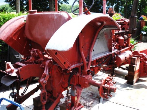 Ersatzteile bei Lüdemann MTS Belarus Traktor Schleper Oberlenker Spindel 